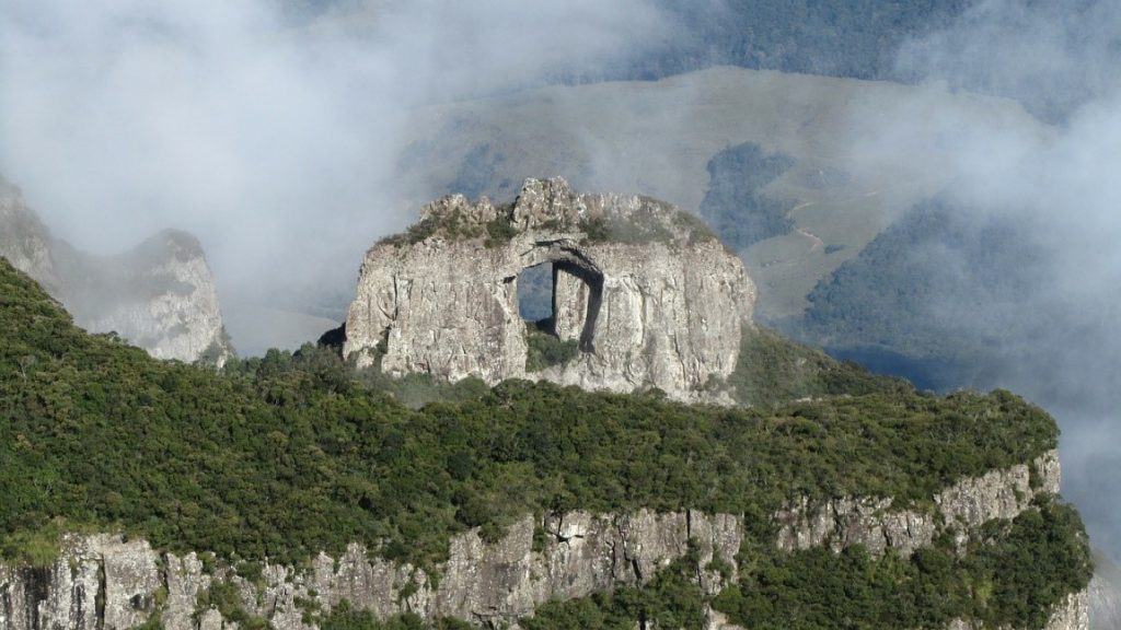 Pedra furada - Parque Nacional da Serra da Capivara